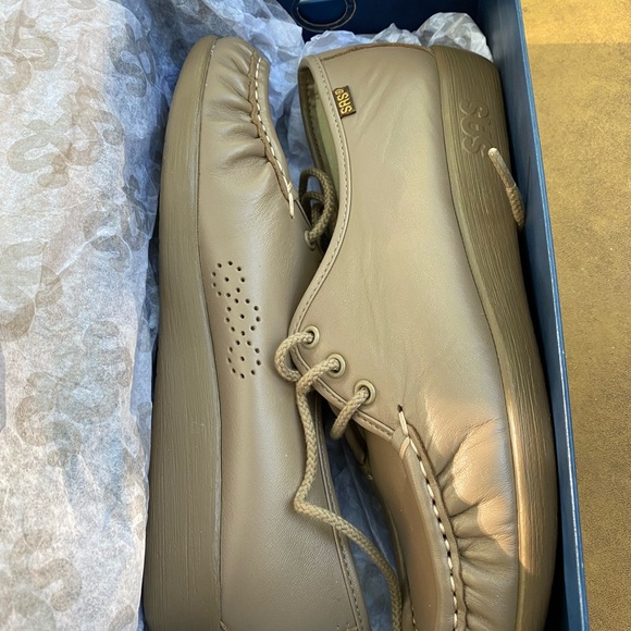 SAS Nursing/Waitress shoes-Size 8 1/2 M, Mocha color.  Therapeutic, arch, comfy - Picture 2 of 4